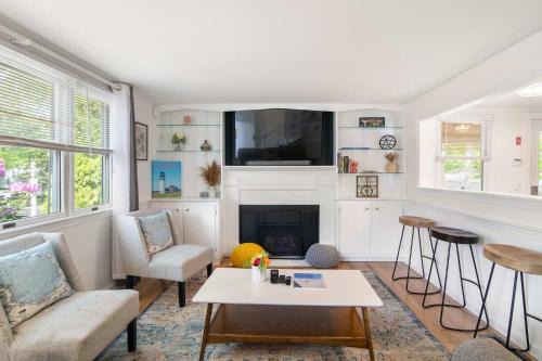 Northwest Harwich House | Deeded Pond Access Ping Pong