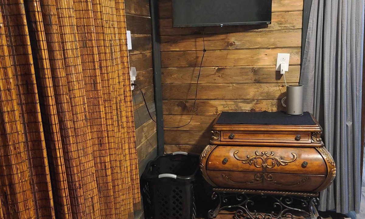 Flatwoods Cabin | Delightful 1 Bedroom Bunkhouse in Flatwoods, WV