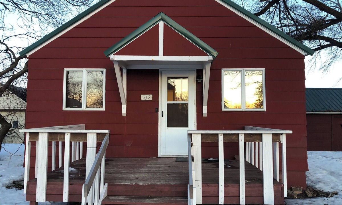 Highmore House | Delightful 2-bedroom house with AC in Highmore