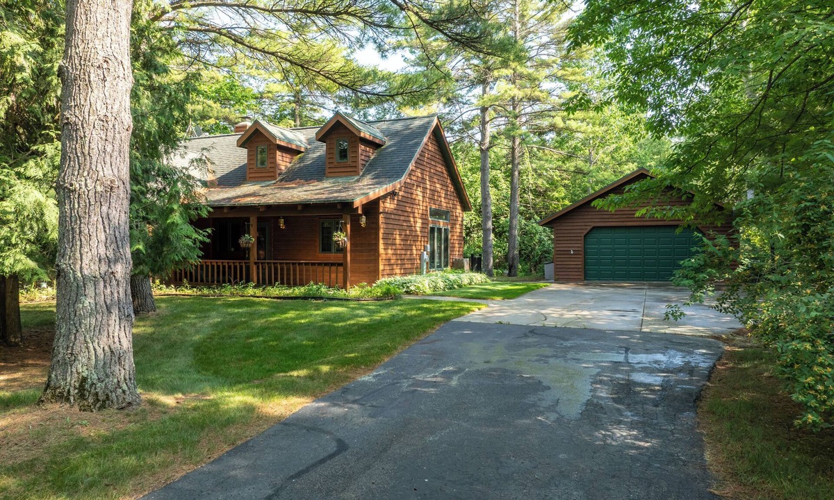 Fish Creek House | Delightful 3-bedroom house in Fish Creek