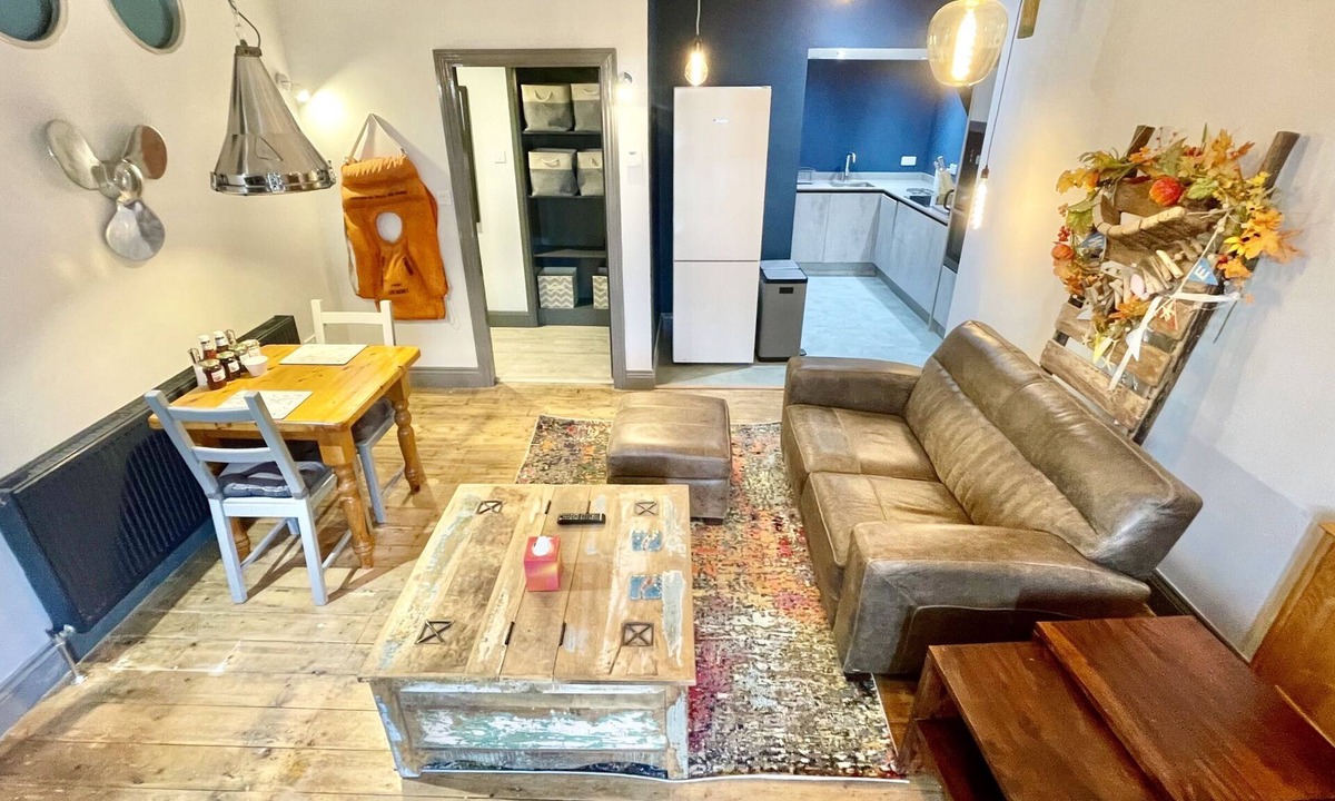 Seahouses Apartment | Deluxe-self catering sleeps 2 -Salmon - Pets