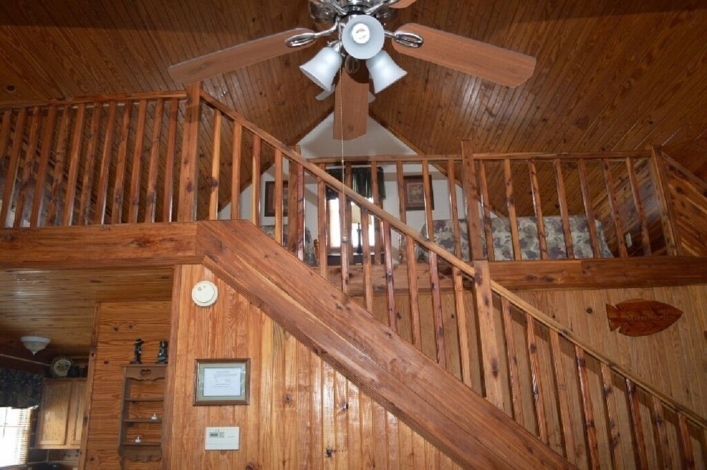 Eckerty Cabin | Deluxe with HOT TUB cabin #20. Located on Patoka Lake in Southern Indiana