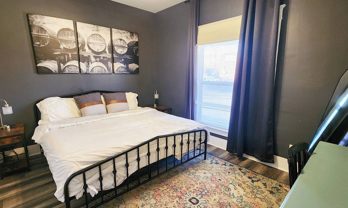 Shelby Park Apartment | Derby Oak Luxe Apartment By Expo and Shelby Park Close to Downtown and Airport