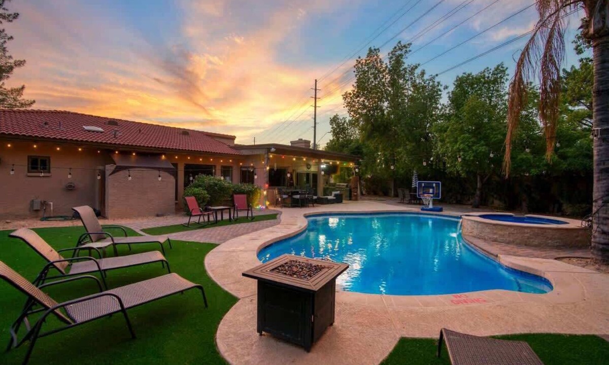 Woodleaf House | Desert Palms - Pool & BBQ Near Paradise Mall