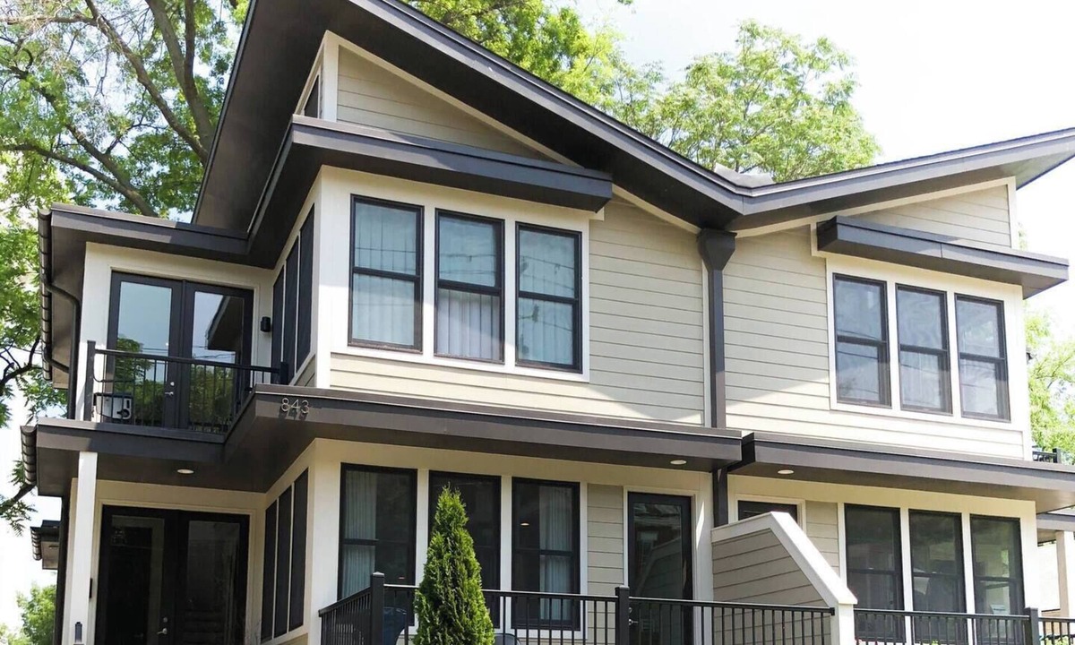 West Suburb House | Designer home is short walk to Rupp & Manchester