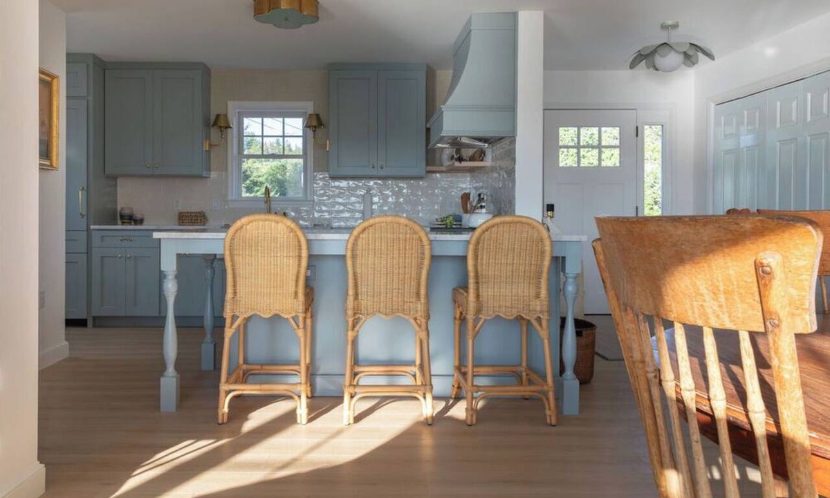Bernard Cottage | Designer Waterfront Newly Renovated Cottage "ROXABOXEN"