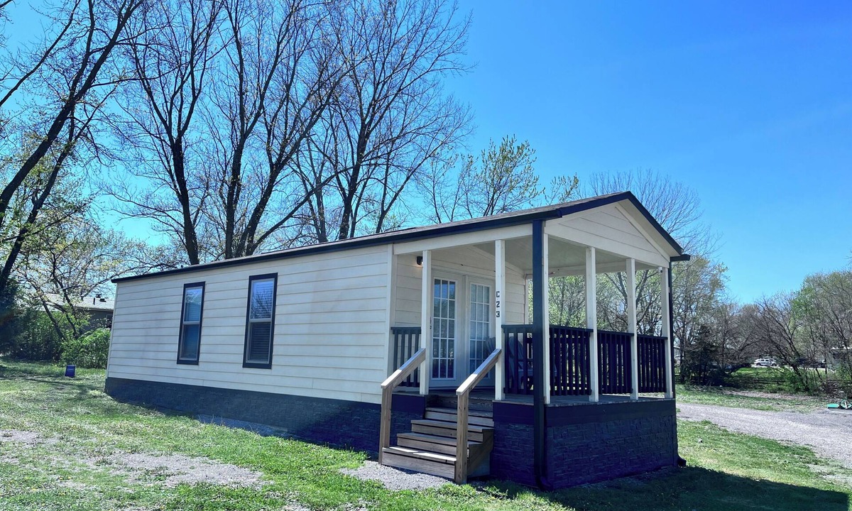 Sedalia House | Desired Location 1 bed/1bath tiny home with country views just outside Sedalia