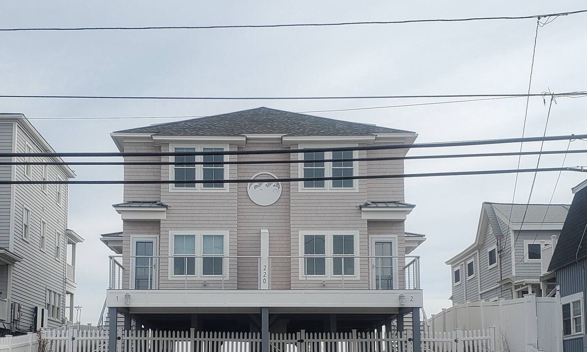 Salisbury Beach House | Direct Ocean Front Salisbury Beach North Side Step out onto sand!