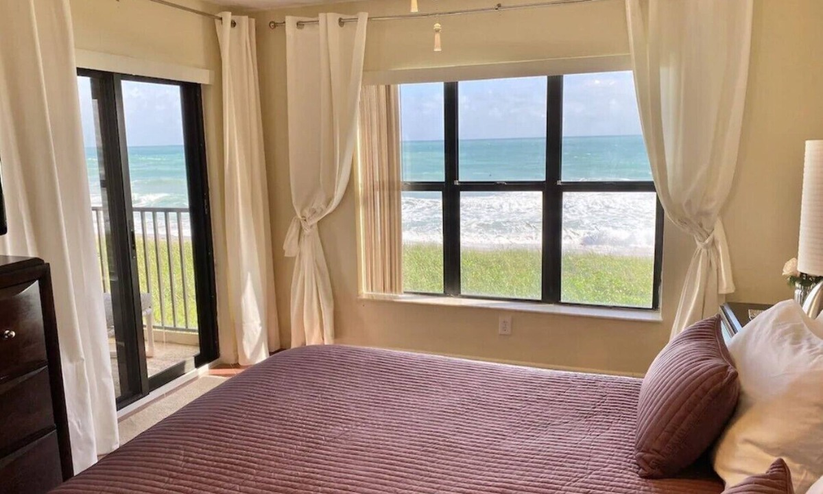Hutchinson Island South Condo | DIRECT OCEAN FRONT ON BEACH! Amazing views throughout! Mthly Discount! 2br/2ba