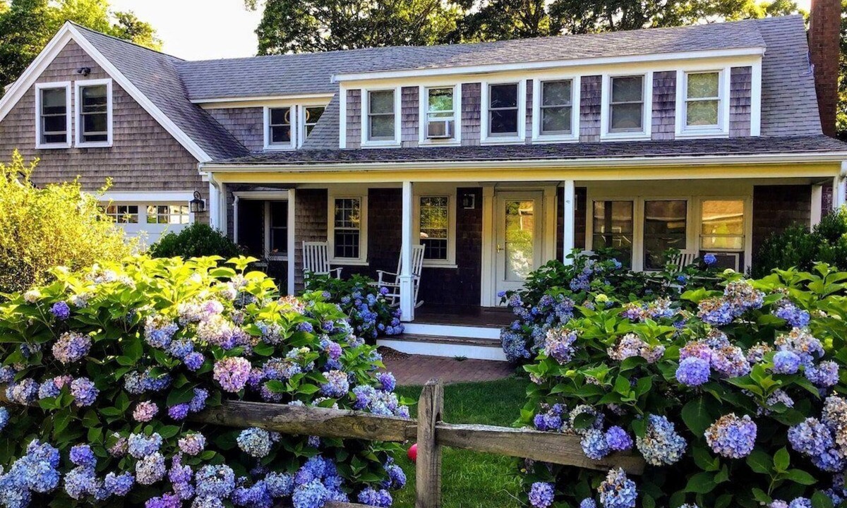 Brewster House | DISNBRE: Beach Cottage - A Quintessential Beach Cottage in Brewster, MA