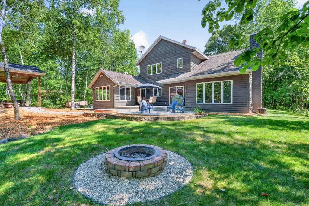 Sturgeon Bay House | Dog Friendly Home in Sturgeon Bay with fire pit