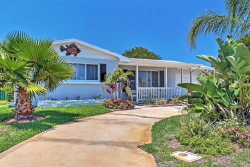 Brendale Heights House | Dog-Friendly Ormond Beach Bungalow w/Patio!