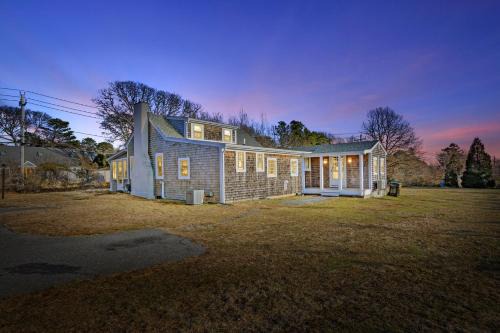 Harwich House | Dog-Friendly Pleasant Lake Cottage in Harwich