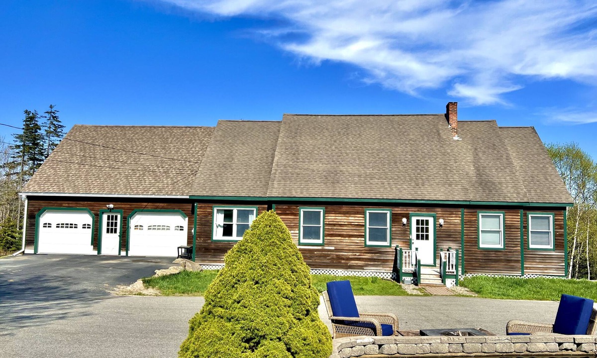 Vinalhaven House | Dog friendly, Spacious home, Steps from the Quarry and close to everything