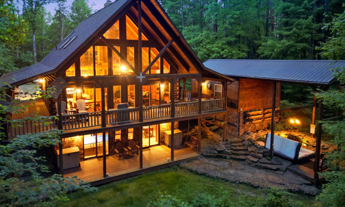 South Bloomingville Cabin | Dolce Vita | Hocking Hills, Waterfall Hot Tub