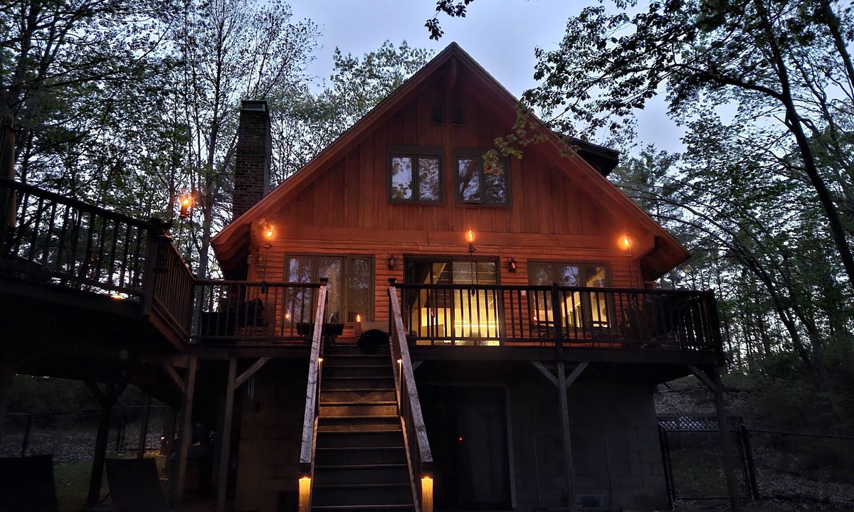 Kennebunk Cabin | Don’t forget your dogs! Fully fenced yards.