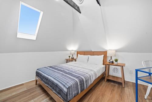 Dormont House | Dormont, Pittsburgh !C Modern & Unique Private Bedroom with Shared Bathroom