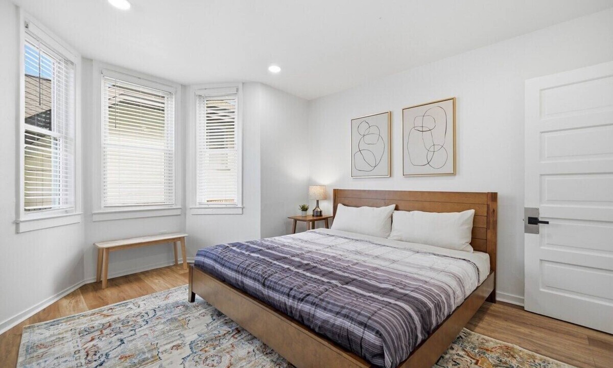 Dormont Apartment | Dormont, Pittsburgh Stylish and Modern Two Bedroom Apartment