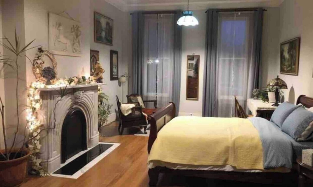 Manchester Apartment | Downtown Historic District Charm 2 Bdrm Home