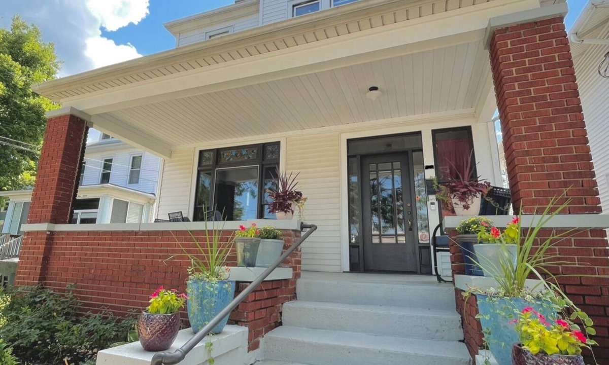Sandusky Apartment | Downtown*Lake*Cedar Pt*Kalahari*Sports Force*2Kitchens*2Porches*Grill*Fire Pit