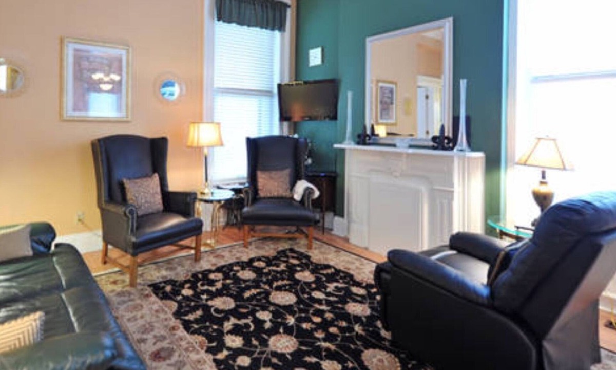 Old Louisville Condo | Downtown Louisville Free WIFI and Parking