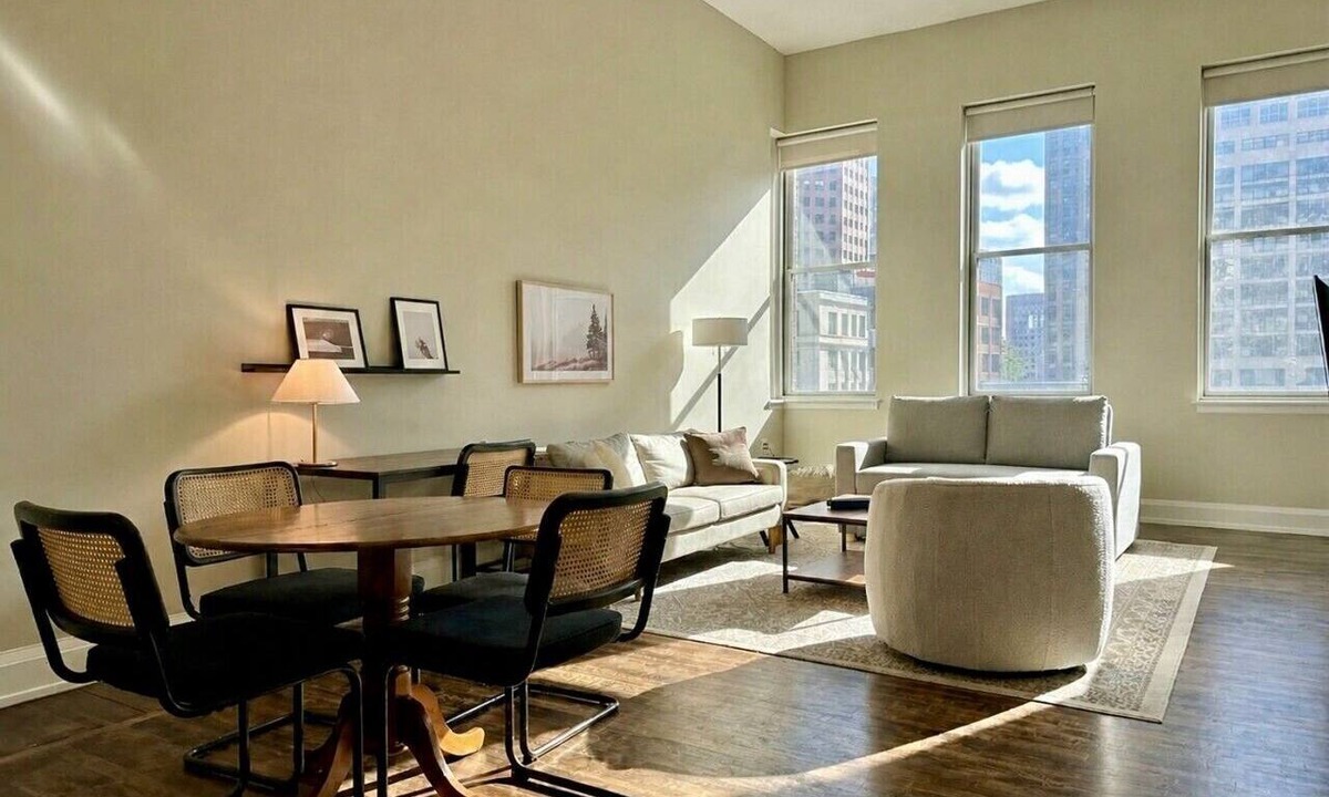 East Town Apartment | Downtown Luxe 2BR Loft Apt | Sleeps 8 | Walkable