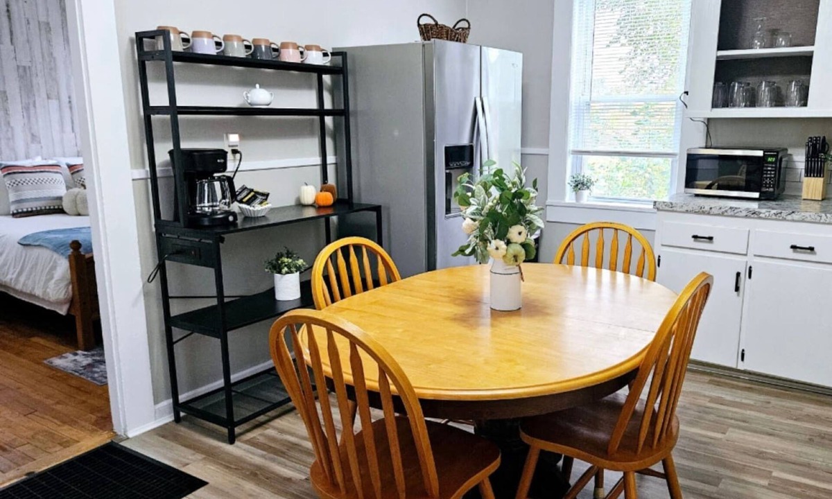 Waterville Apartment | Downtown Waterville Studio Apt|Washer/Dryer