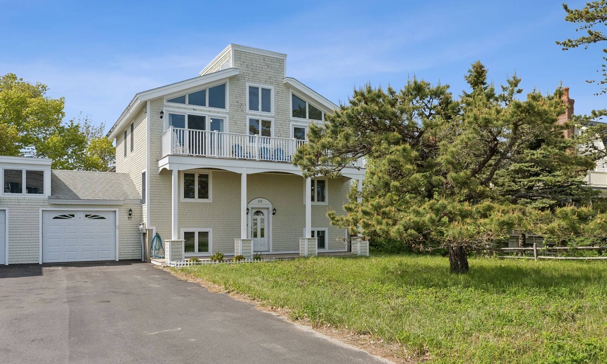 Wells House | Drakes Island! Ocean Views!- Across from Drake's Island Beach!