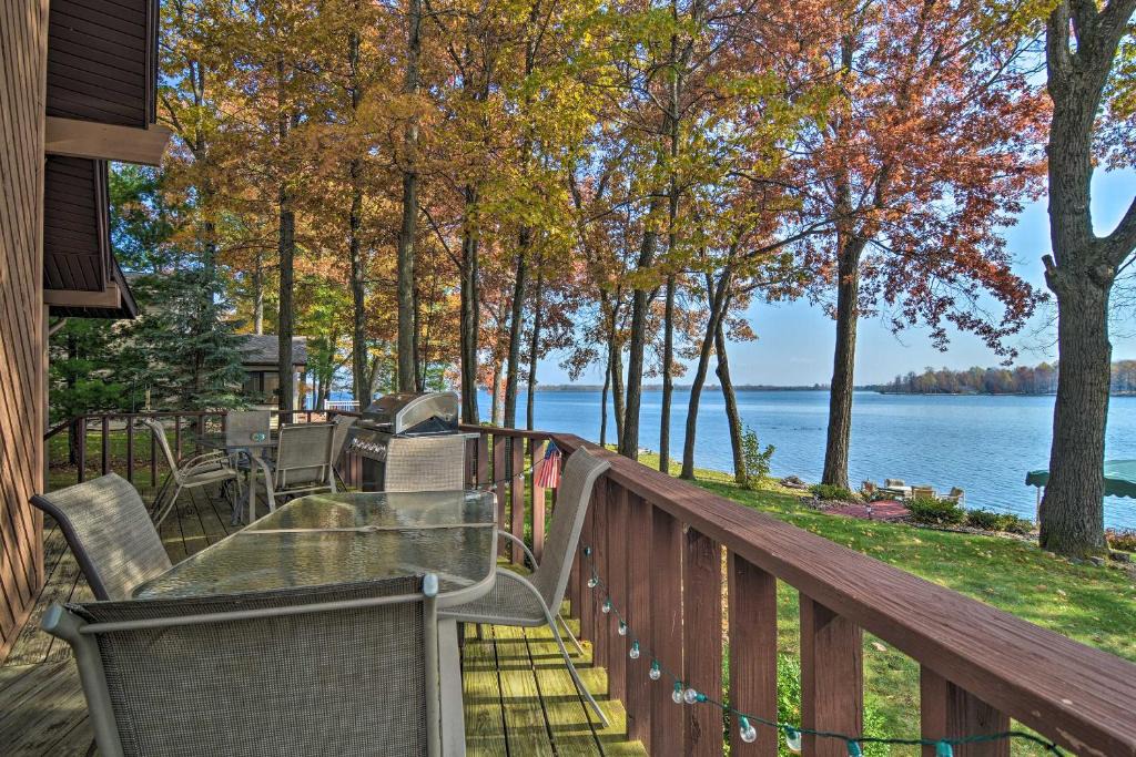 Gladwin House | Dream Cottage with Sandy Beach, Dock, Pontoon Rental