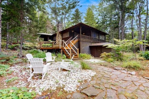 Boothbay Harbor House | Dreamy Wooded Cabin W/Spacious Deck, Free WiFi, Secluded Location & More