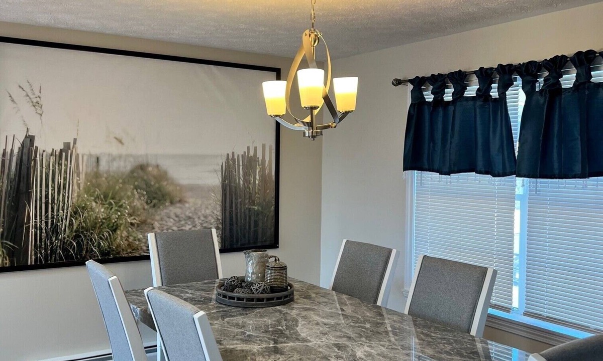 Old Orchard Beach Condo | DriftwoodHouse @ Ocean Landing Condominiums 1 minute walk to the beach Sleeps 8
