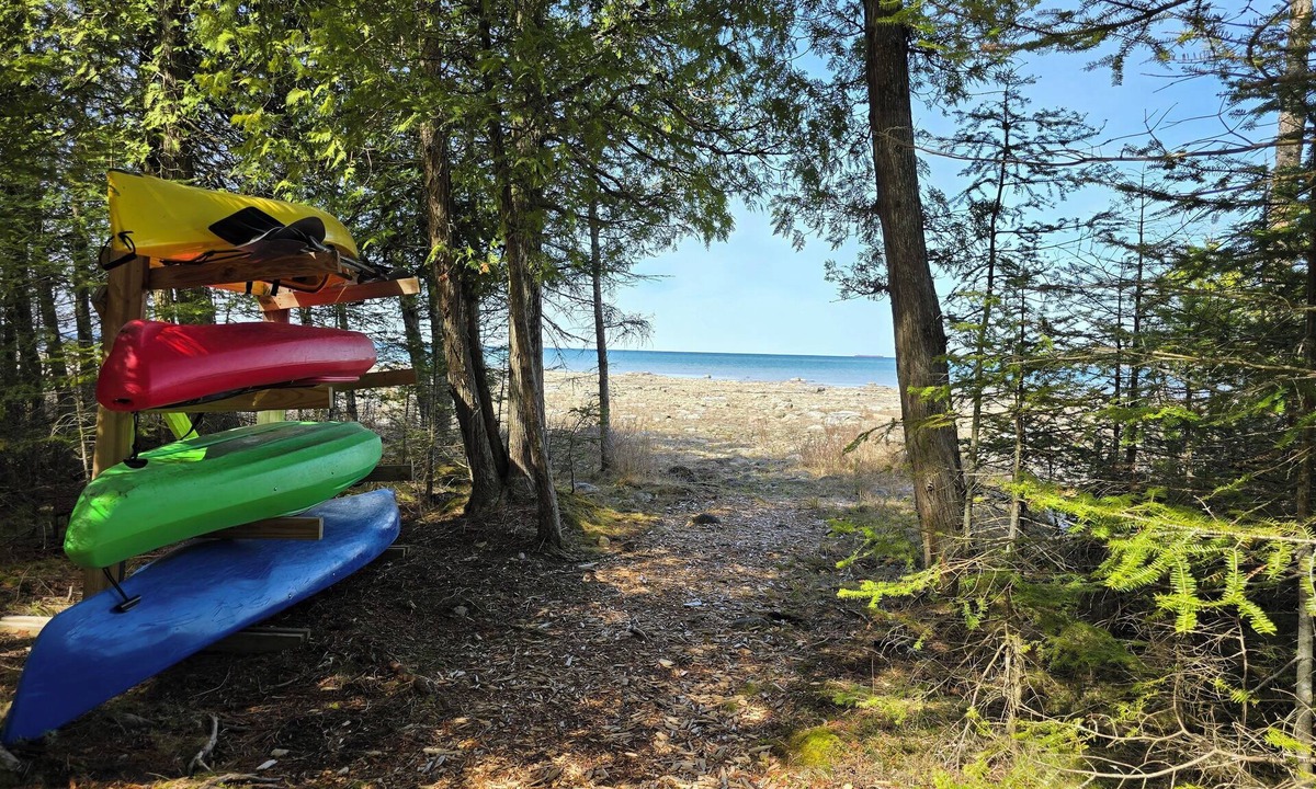 Drummond Island Cottage | Drummond Island Hotel & Vacation Homes - Cream City Cottage