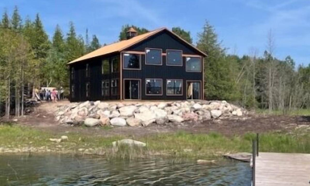Drummond House | Drummond Island Hotel & Vacation Homes - Botsford Boathouse