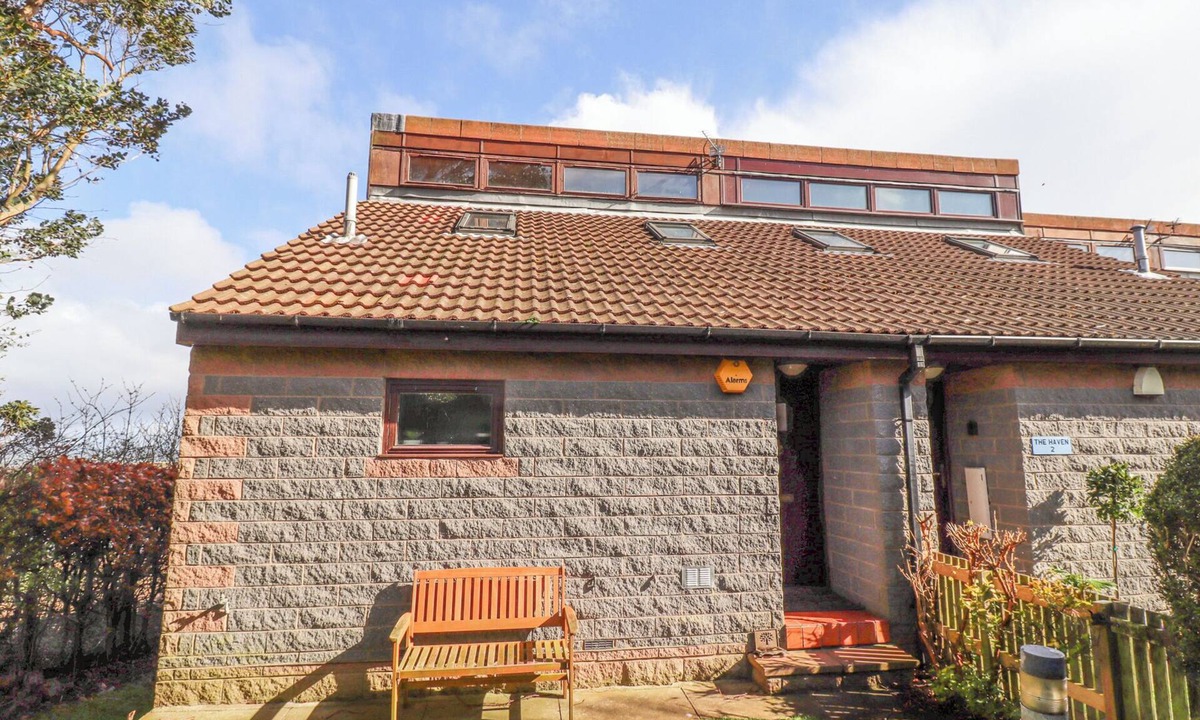 Embleton Cottage | DUNSTANBURGH VIEW, pet friendly, country holiday cottage in Embleton