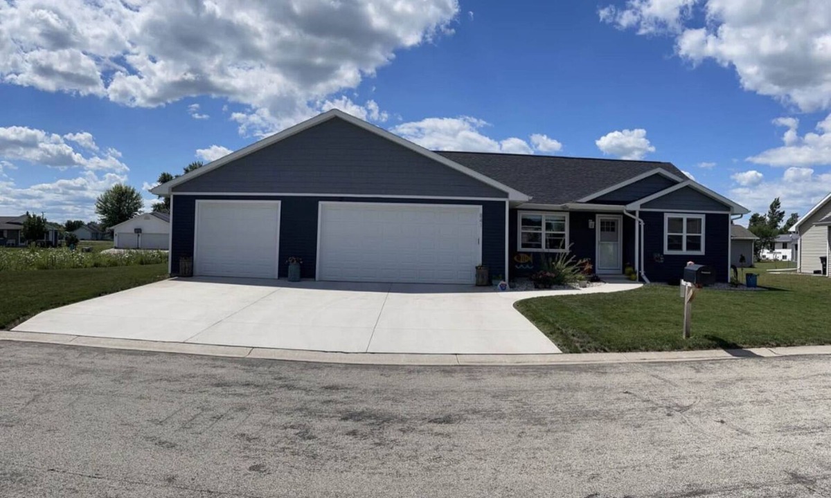 Omro House | EAA Airventure 2026 Rental in Omro