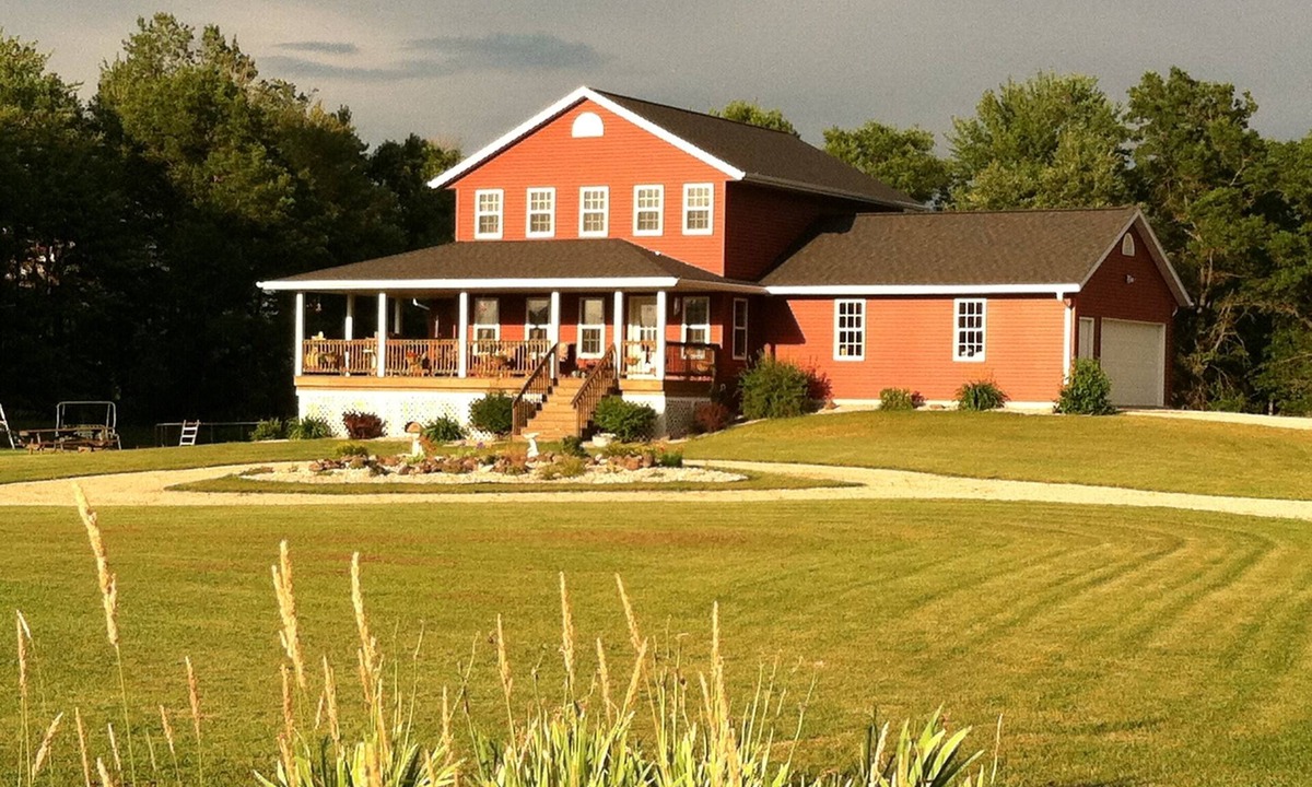 Berlin House | EAA Airventure Large Home car available