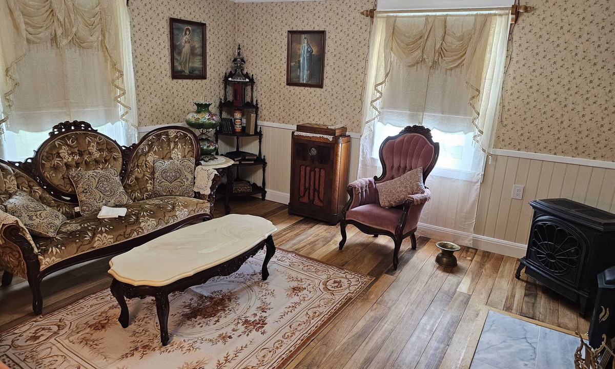 Booneville House | Early1880s farmhouse in rural Eastern Kentucky Appalachia.