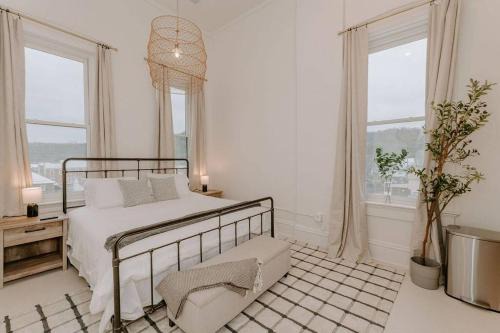 Madison Apartment | East Main Lofts - Minimalist 302