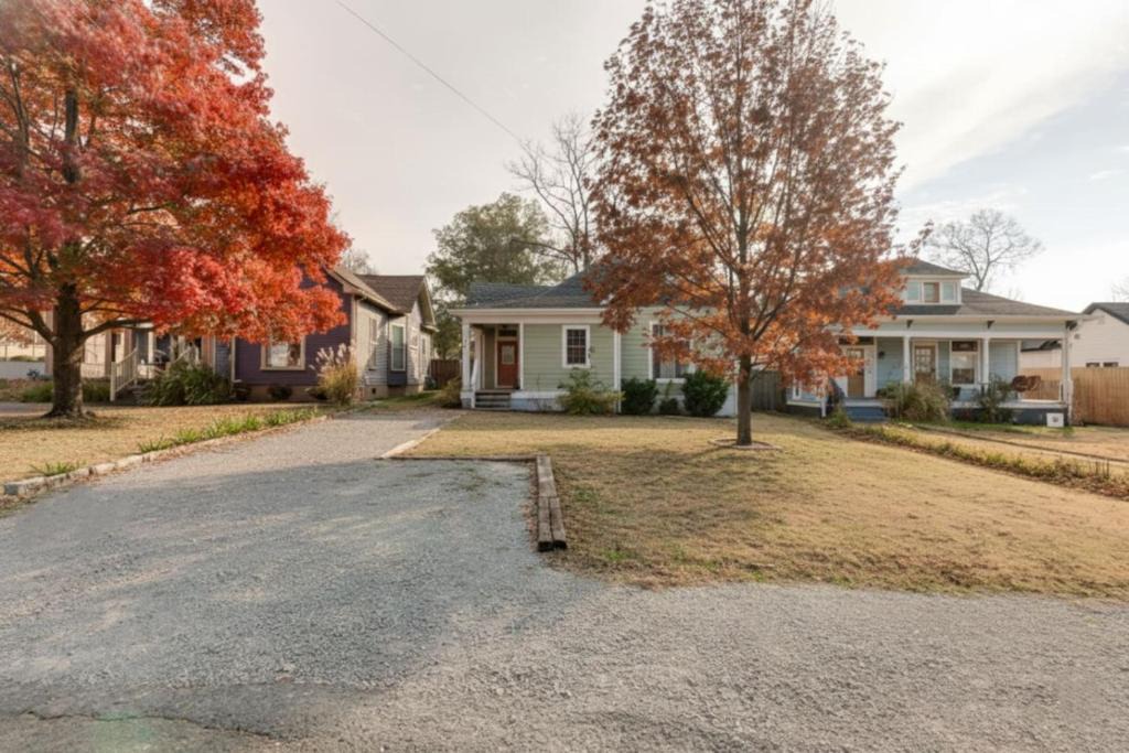 Eastwood House | East Nash 3BR Fenced Yard , Deck , Parking , Pets