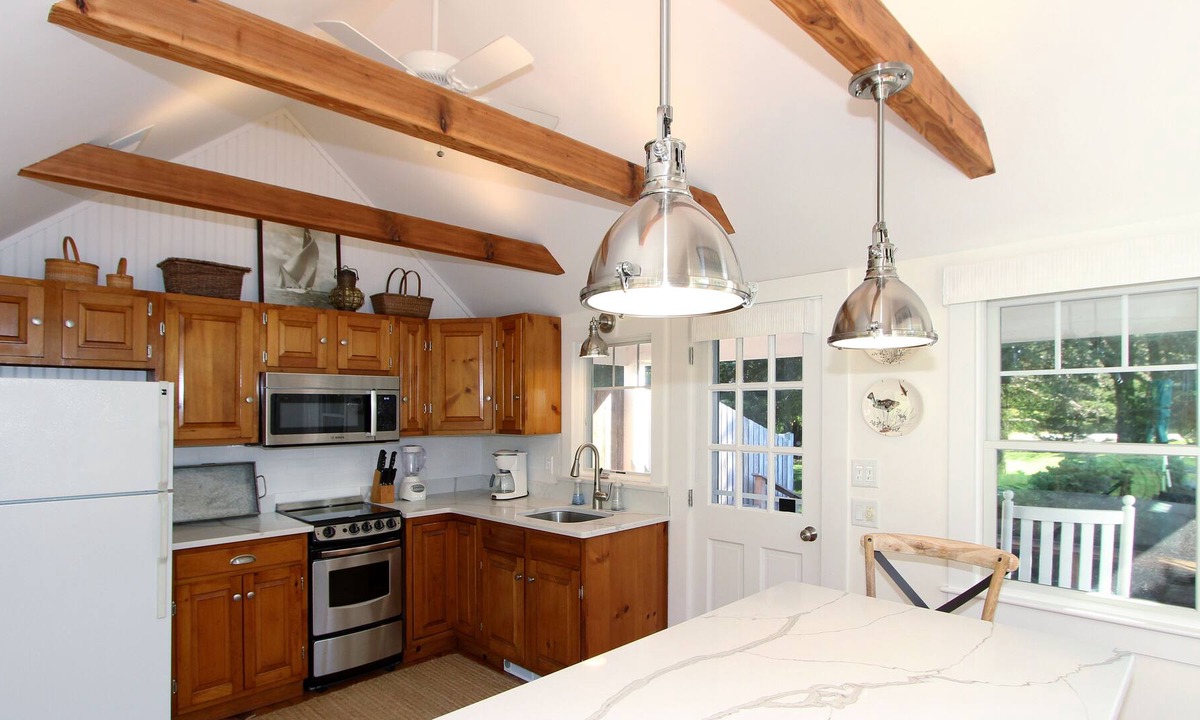 East Orleans Cottage | East Orleans Cottage 3/10 mile to Nauset Beach