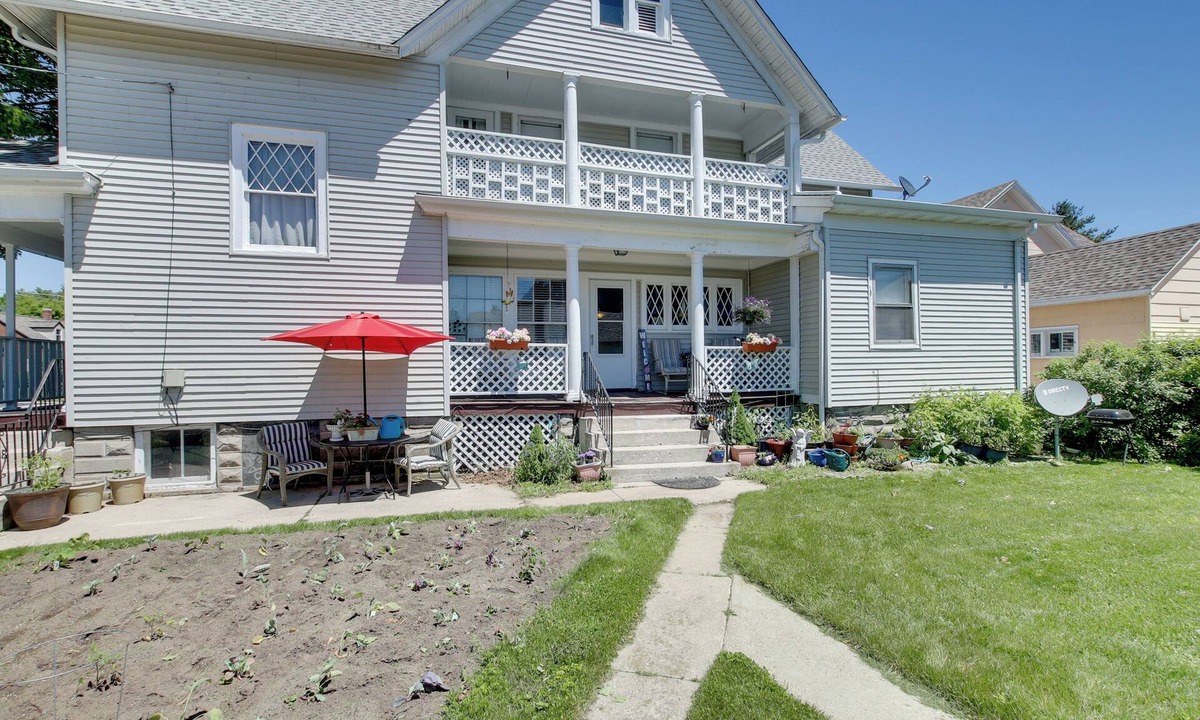 Manitowoc Apartment | Eclectic Manitowoc Vacation Rental Near Marina!
