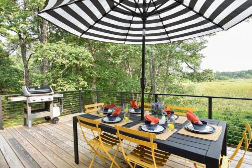 Wellfleet House | Eclectic Wellfleet Style Home near Lt Island