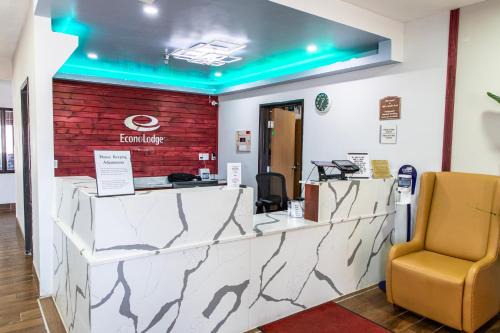 Fargo Cabin | Econo Lodge Fargo - West Acres