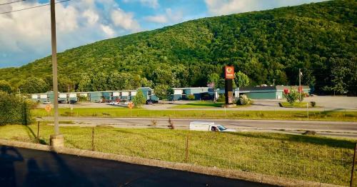 Norton Hotel | Econo Lodge Inn & Suites Norton - Wise South