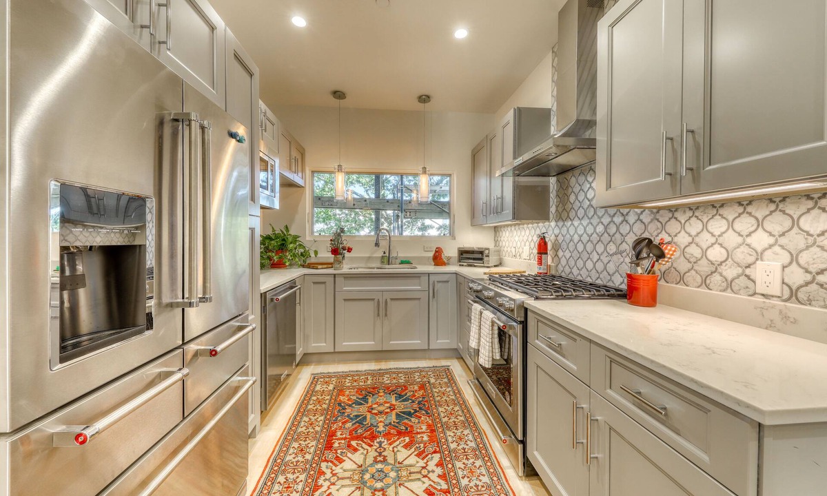 East Bayside Condo | Elegant condo - walk to Portland's best restaurants & Old Port