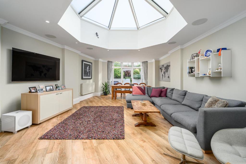 West End Apartment | Elegant Flat with Garden in Edinburgh West End