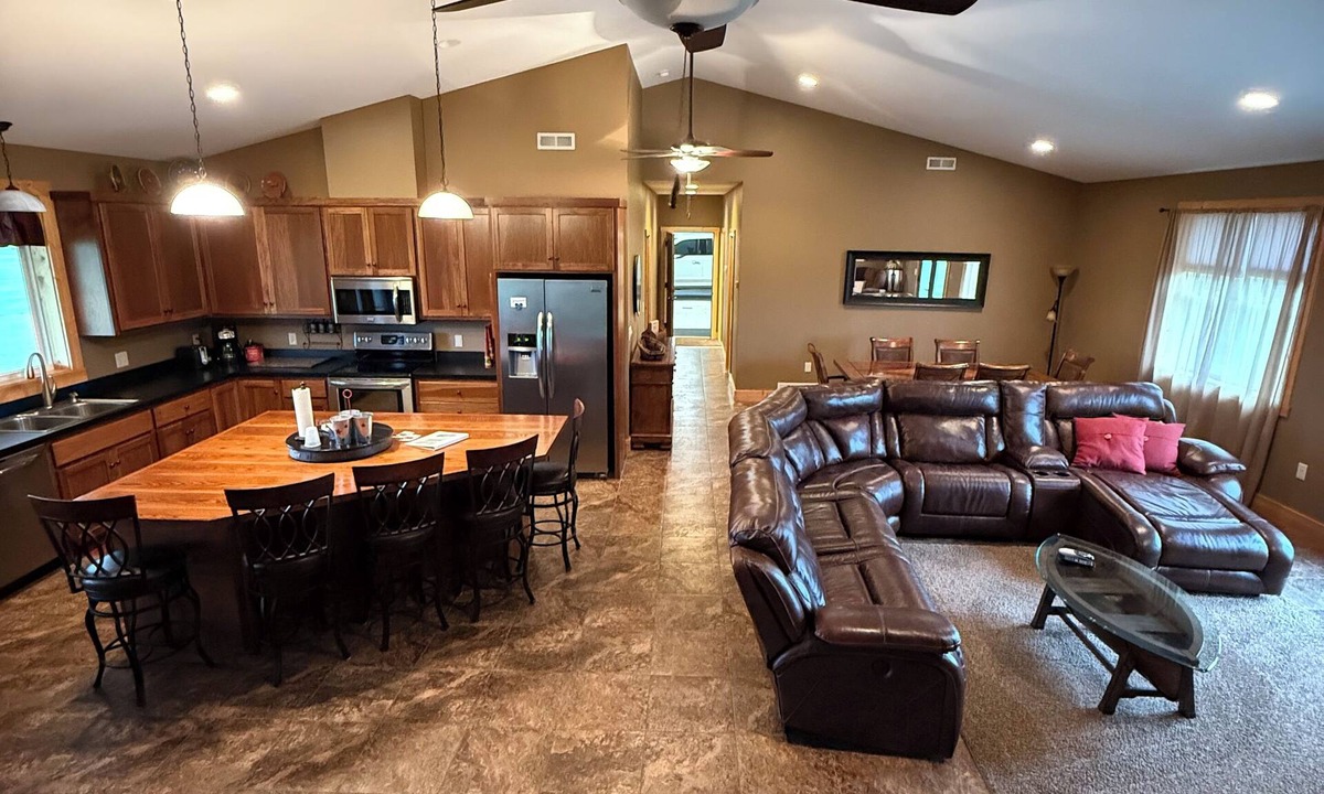 Webster Cabin | Elevated Luxury 4-bedroom cabin in Devils Lake with Fishing Access
