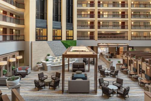 Independence Hotel | Embassy Suites by Hilton Cleveland Rockside