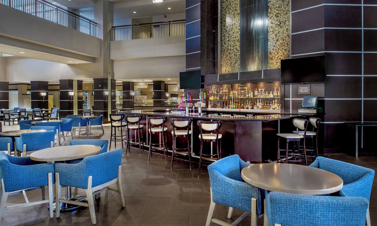 Bridgeton Hotel | Embassy Suites by Hilton St. Louis Airport