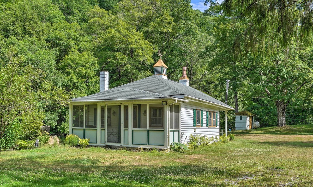 Emporium House | Emporium Colonial Home w/ Large Yard & Fire Pit!